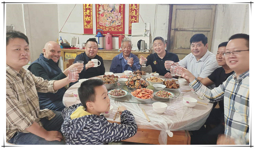 暖心！集團(tuán)董事長(zhǎng)與外籍專家同慶雙節(jié)